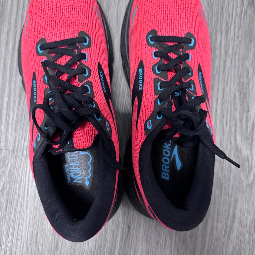 Brooks ghost running shoes
